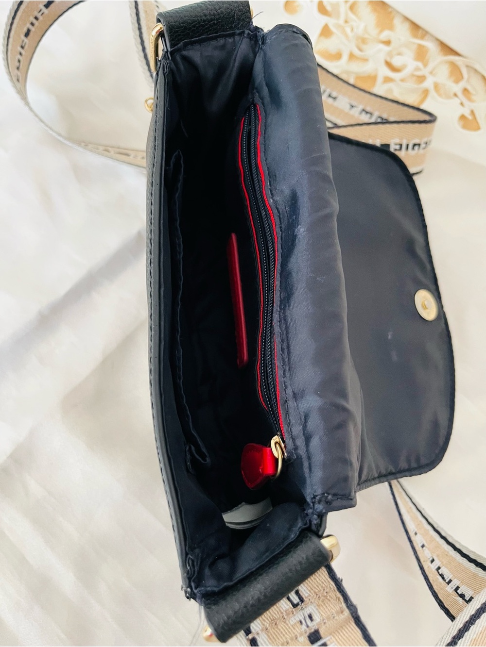 Tommy Hilfiger Black Leather Crossbody with Beige Logo Strap - Picture 5 of 6